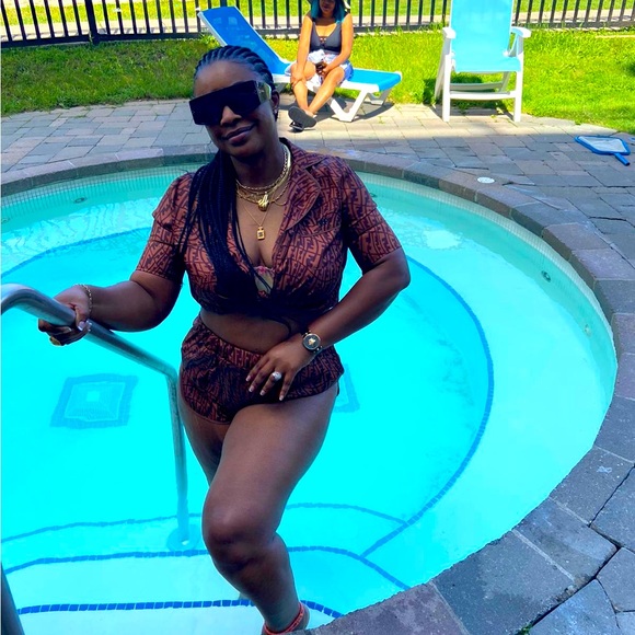 I bought this 2 pic Dior last year during summer for my vacation - Picture 1 of 2